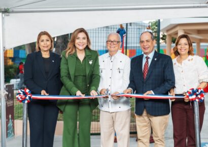 Carolina Mejía entrega el parque Villa Diana, una petición comunitaria de más de 20 años