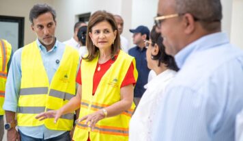 Vicepresidenta Peña y Mived supervisan los últimos avances del hospital provincial de Dajabón