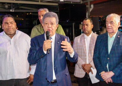 Leonel Fernández califica 2025 como un año crítico para RD y denuncia “gran estafa a los pobres” con SeNaSa
