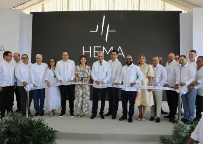 Presidente Abinader inaugura 180 viviendas, un hospital y una escuela en Hato del Yaque, Santiago