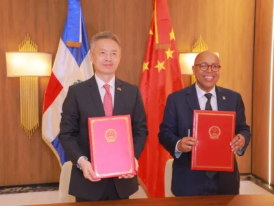 Gobierno chino entrega equipos tecnológicos a la Cámara de Diputados