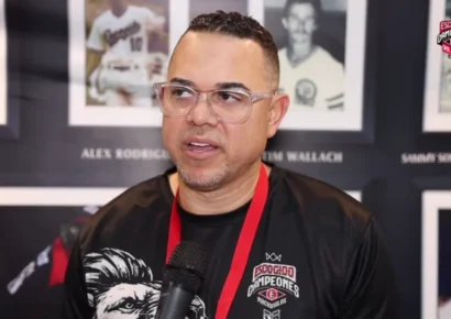 Leones del Escogido destituyen a Alex Cintrón tras derrota ante Estrellas Orientales