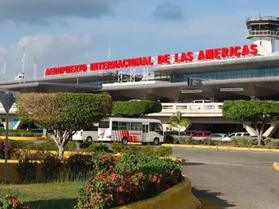 Arrestan a escritora dominicana en el AILA por ultraje al Himno Nacional