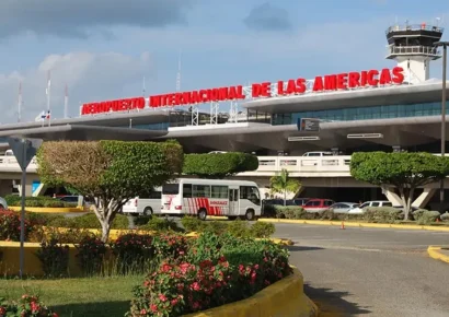 Arrestan a escritora dominicana en el AILA por ultraje al Himno Nacional