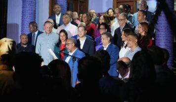 PLD enciende luces navideñas en su Casa Nacional y agradece respaldo del pueblo en 2025