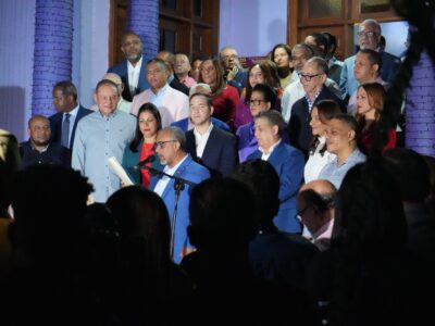 PLD enciende luces navideñas en su Casa Nacional y agradece respaldo del pueblo en 2025