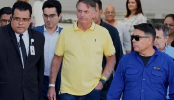 Defensa de Bolsonaro solicita al Supremo permiso para salir de prisión y someterse a cirugías urgentes