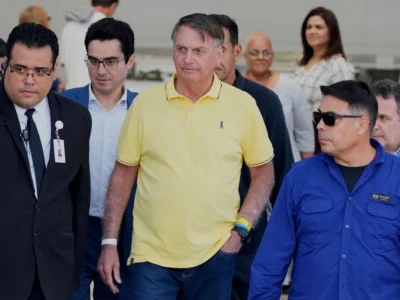 Defensa de Bolsonaro solicita al Supremo permiso para salir de prisión y someterse a cirugías urgentes