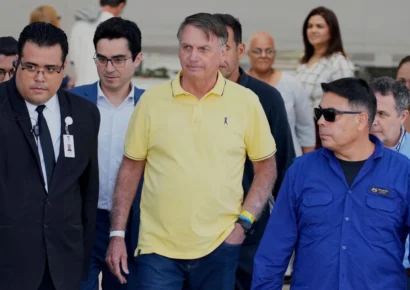 Defensa de Bolsonaro solicita al Supremo permiso para salir de prisión y someterse a cirugías urgentes