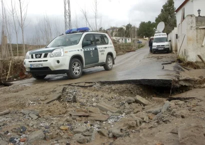 Lluvia, nieve y hielo provocan cortes y retenciones en carreteras de varias regiones de España