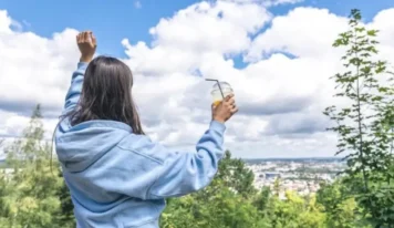 Prevén ambiente mayormente soleado con pocas lluvias para este domingo; temperaturas frescas