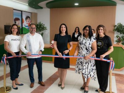 Primera Dama fortalece atención pediátrica con nueva torre endoscópica y ascensor en el Hospital Robert Reid Cabral