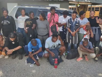 Ejército intercepta jeepeta con 15 indocumentados tras persecución en Navarrete