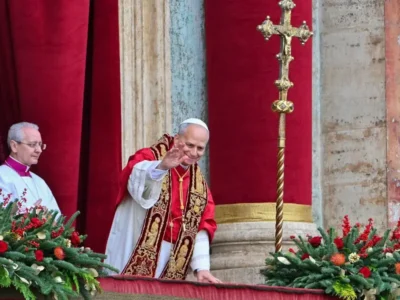 El papa León XIV felicita la Navidad en diez idiomas y llama a la paz mundial