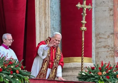 El papa León XIV felicita la Navidad en diez idiomas y llama a la paz mundial
