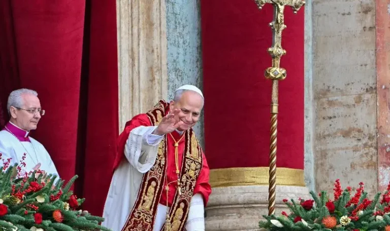 El papa León XIV felicita la Navidad en diez idiomas y llama a la paz ...
