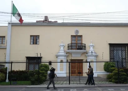 Perú refuerza la seguridad en la embajada de México ante posible fuga de ex primera ministra