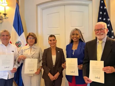 Embajadora de EE.UU, Leah F. Campos sostiene encuentro con organizaciones provida en RD
