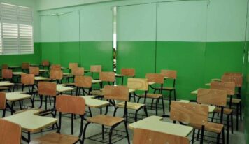 Padres y docentes suspenden docencia en escuela Rafaela Jiminián por retraso en reparación