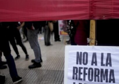 Sindicatos de Argentina protestan masivamente en Buenos Aires contra la reforma laboral de Milei