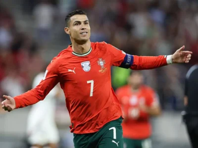 Cristiano Ronaldo marca gol involuntario y se acerca a los 1000 en liga Arabia Saudí