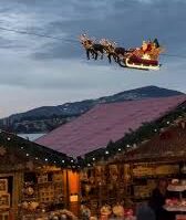 Espectáculo navideño: trineo de “Papá Noel” sorprende al volar sobre mercado navideño en Suiza