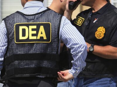 Exagente de la DEA acusado en Nueva York de conspirar para lavar dinero del cartel Jalisco Nueva Generación