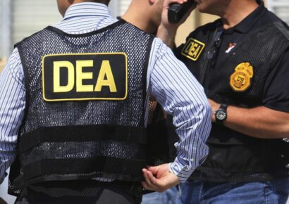 Exagente de la DEA acusado en Nueva York de conspirar para lavar dinero del cartel Jalisco Nueva Generación