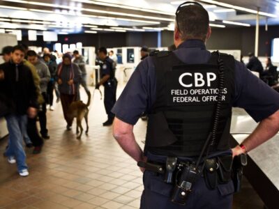 Exagente de CBP acusado de agresión sexual y robo en suburbios de Chicago