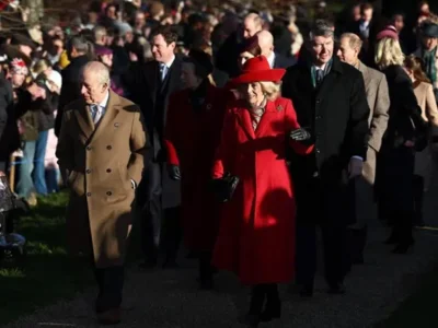 Carlos III y la familia real británica asisten a misa de Navidad en Sandringham junto a sus hijos