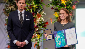 La hija de María Corina Machado recibe en Oslo el Nobel de la Paz en nombre de su madre