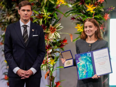 La hija de María Corina Machado recibe en Oslo el Nobel de la Paz en nombre de su madre