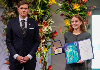 La hija de María Corina Machado recibe en Oslo el Nobel de la Paz en nombre de su madre
