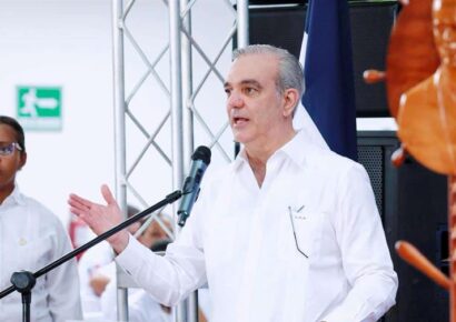 Abinader encabeza almuerzos navideños con miembros de las Fuerzas Armadas