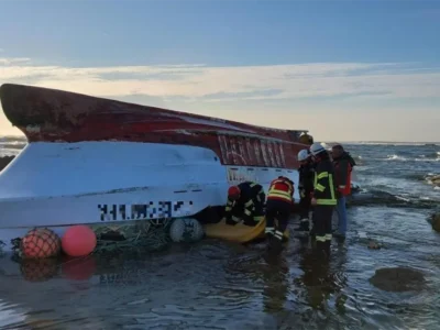 Tres pescadores son salvados y cuatro continúan desaparecidos luego de un naufragio en Portugal