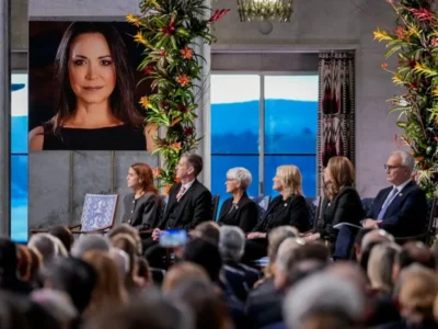 Danny Ocean inaugura la gala del Nobel de la Paz 2025, mientras María Corina Machado va de camino a Oslo