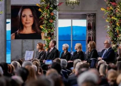 Danny Ocean inaugura la gala del Nobel de la Paz 2025, mientras María Corina Machado va de camino a Oslo