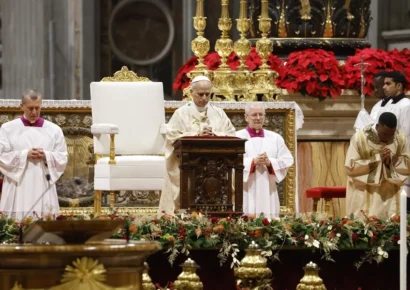 El Papa León XIV enfatiza el sufrimiento de Gaza y los refugiados en su misa de Navidad