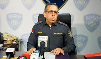 Policía apresa a mujer e identifica tres prófugos por balacera en Villa Duarte