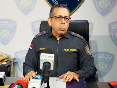 Policía apresa a mujer e identifica tres prófugos por balacera en Villa Duarte