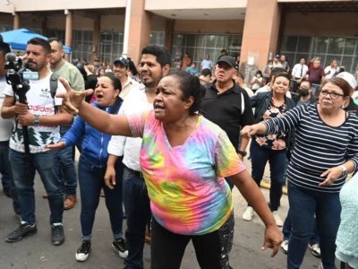 Campesinos hondureños protestan contra indulto de Trump a Juan Orlando Hernández