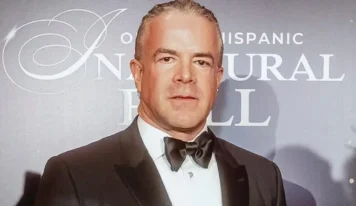 Dictan orden de arresto contra Raúl Rocha, copropietario de Miss Universo, y lo declaran prófugo