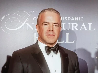 Dictan orden de arresto contra Raúl Rocha, copropietario de Miss Universo, y lo declaran prófugo