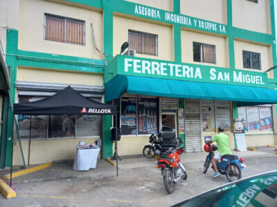 Explosión genera incendio de gran magnitud en ferretería de la avenida Independencia