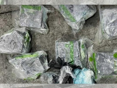 Ocupan ocho paquetes de presunta cocaína en el AILA