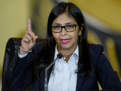 Vicepresidenta de Venezuela se declara lista para defender su soberanía tras ataques de EE. UU.