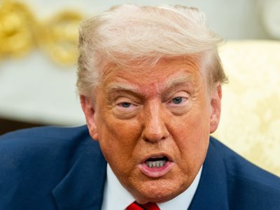 Trump advierte a la presidenta interina de Venezuela sobre “consecuencias graves” si no coopera con EE. UU.