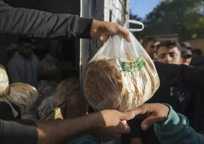 Alimentos regresan a los mercados de Gaza: altos precios y escasez de efectivo limitan el acceso