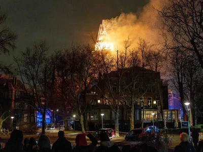 Incendio arrasa iglesia histórica de Ámsterdam en nochevieja violenta