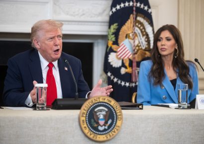 EE.UU. eleva a USD 2,600 incentivo para que migrantes abandonen voluntariamente el país